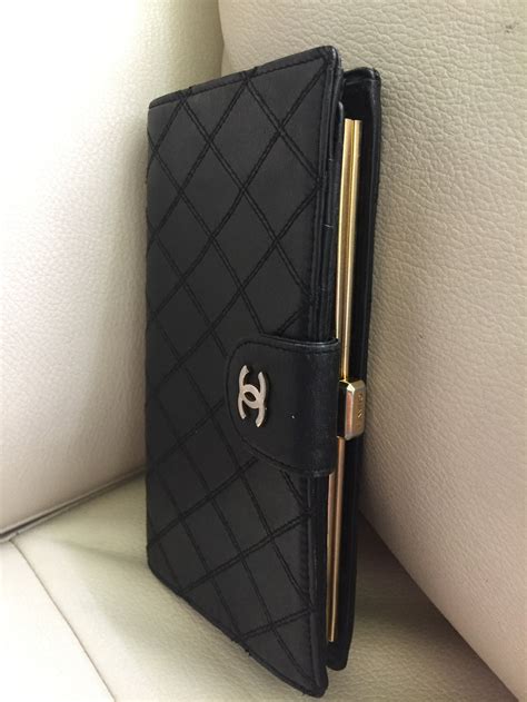 chanel vintage wallet.